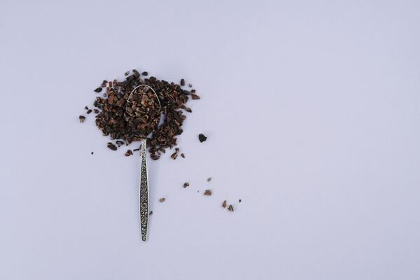 Drcené kakaové boby jsou významným zdrojem antioxidantů. kakaové boby drcené